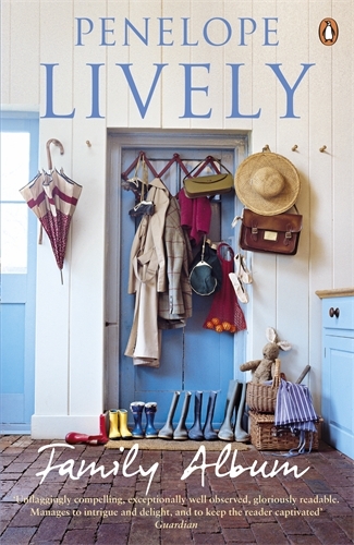 Book cover of Family Album by Penelope Lively