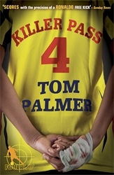 Book cover of Foul Play: Killer Pass by Tom Palmer