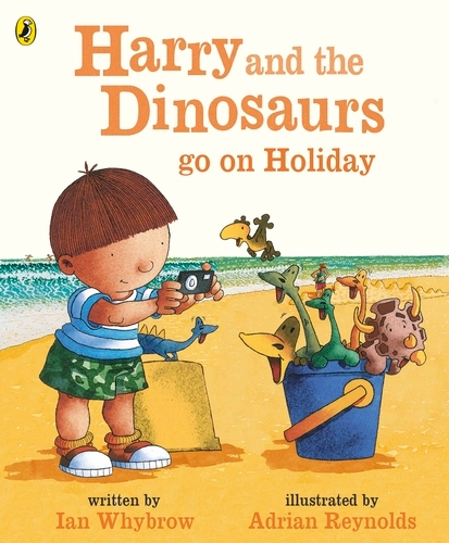 Book cover of Harry and the Bucketful of Dinosaurs go on Holiday by Ian Whybrow