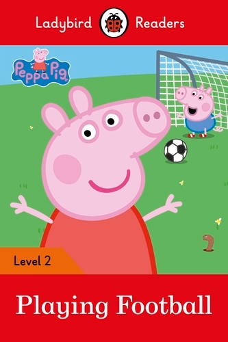 Book cover of Ladybird Readers Level 2 - Peppa Pig - Playing Football (ELT Graded Reader) by Peppa Pig, Ladybird