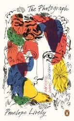 Book cover of The Photograph by Penelope Lively