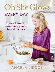 Book cover of Oh She Glows Every Day by Angela Liddon