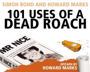 Book cover of 101 Uses Of A Dead Roach by Simon Bond, Howard Marks