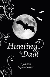 Book cover of Hunting the Dark by Karen Mahoney