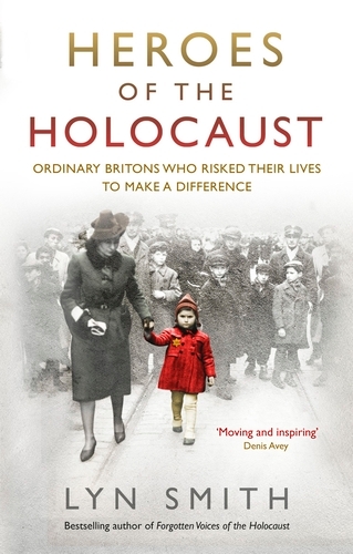 Book cover of Heroes of the Holocaust by Lyn Smith