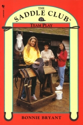 Book cover of Saddle Club Book 15: Team Play by Bonnie Bryant-Hiller