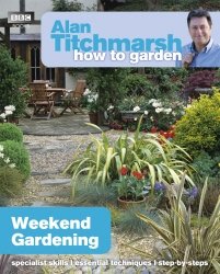 Book cover of Alan Titchmarsh How to Garden: Weekend Gardening by Alan Titchmarsh