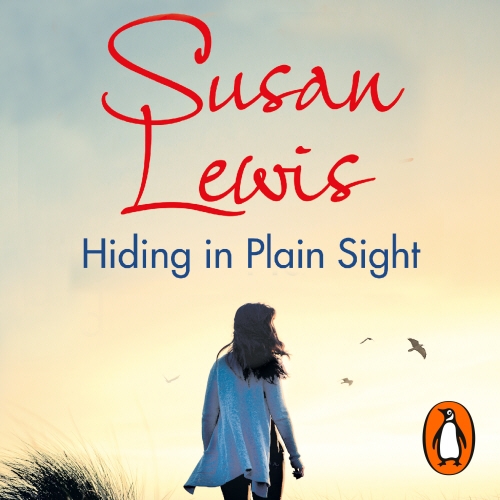 Book cover of Hiding in Plain Sight by Susan Lewis