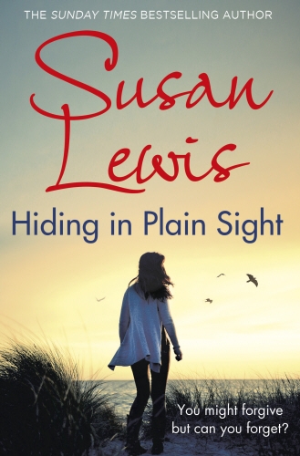 Book cover of Hiding in Plain Sight by Susan Lewis