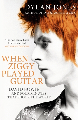 Book cover of When Ziggy Played Guitar by Dylan Jones
