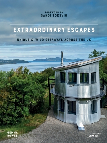 Book cover of Extraordinary Escapes by Gemma Bowes