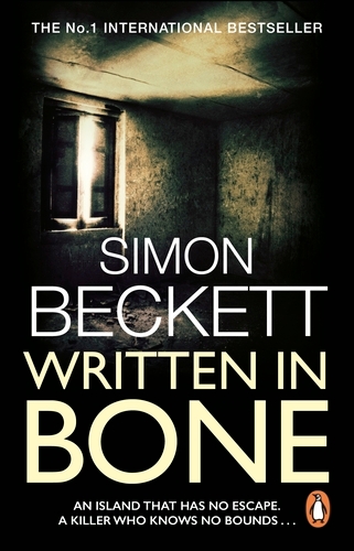 Book cover of Written in Bone by Simon Beckett