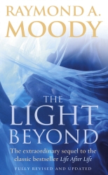 Book cover of The Light Beyond by Raymond Moody