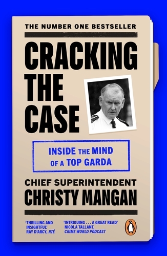 Book cover of Cracking the Case by Christy Mangan